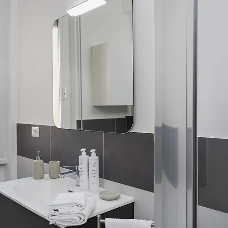 Appartement Contemporary In Sturla By Wonderful Italy Genua